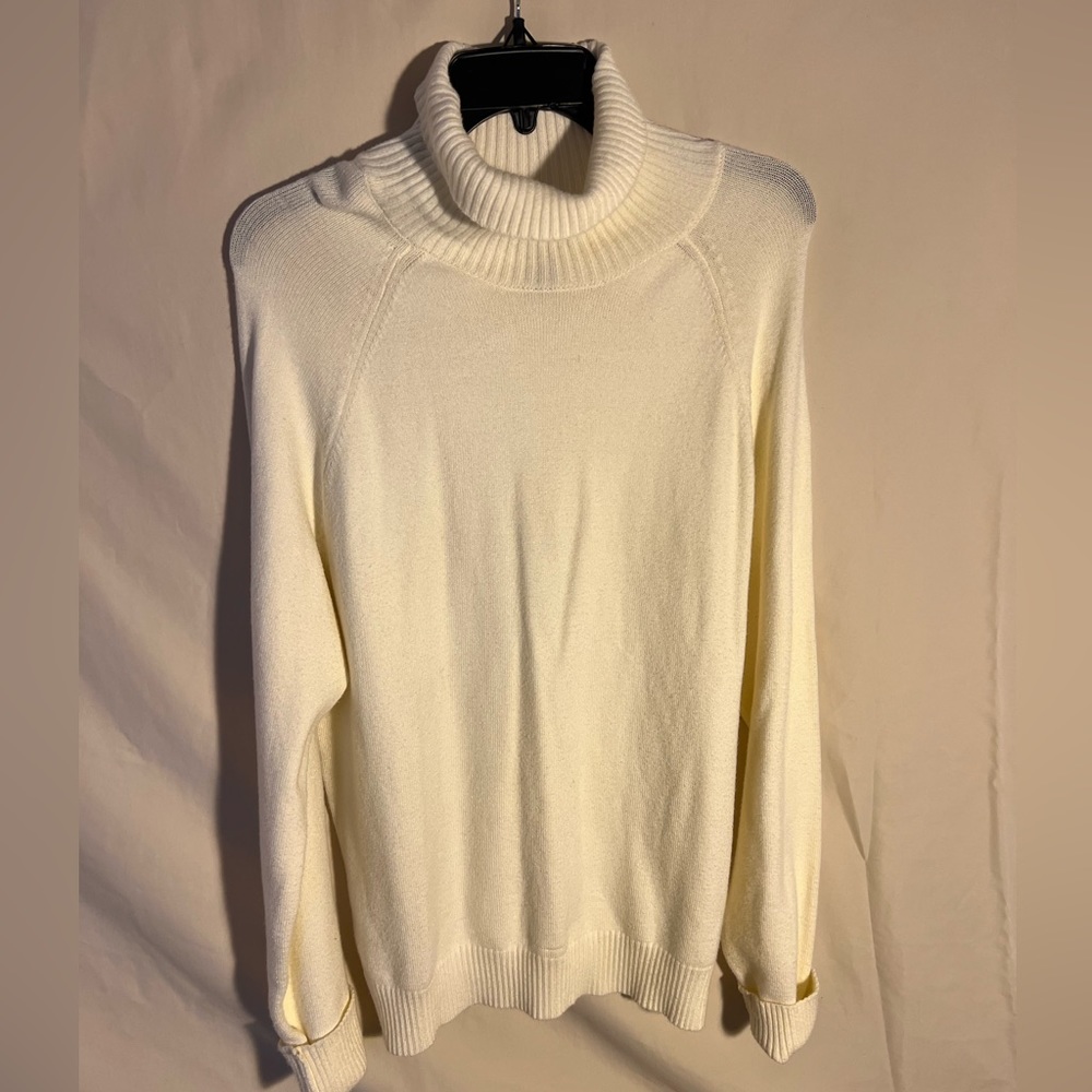 Cream turtleneck long sleeve sweater